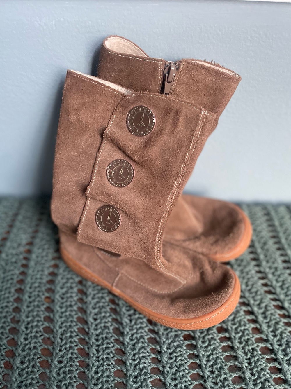 Livie and Luca Kids Chestnut Suede Button-Detail Boots Size 11